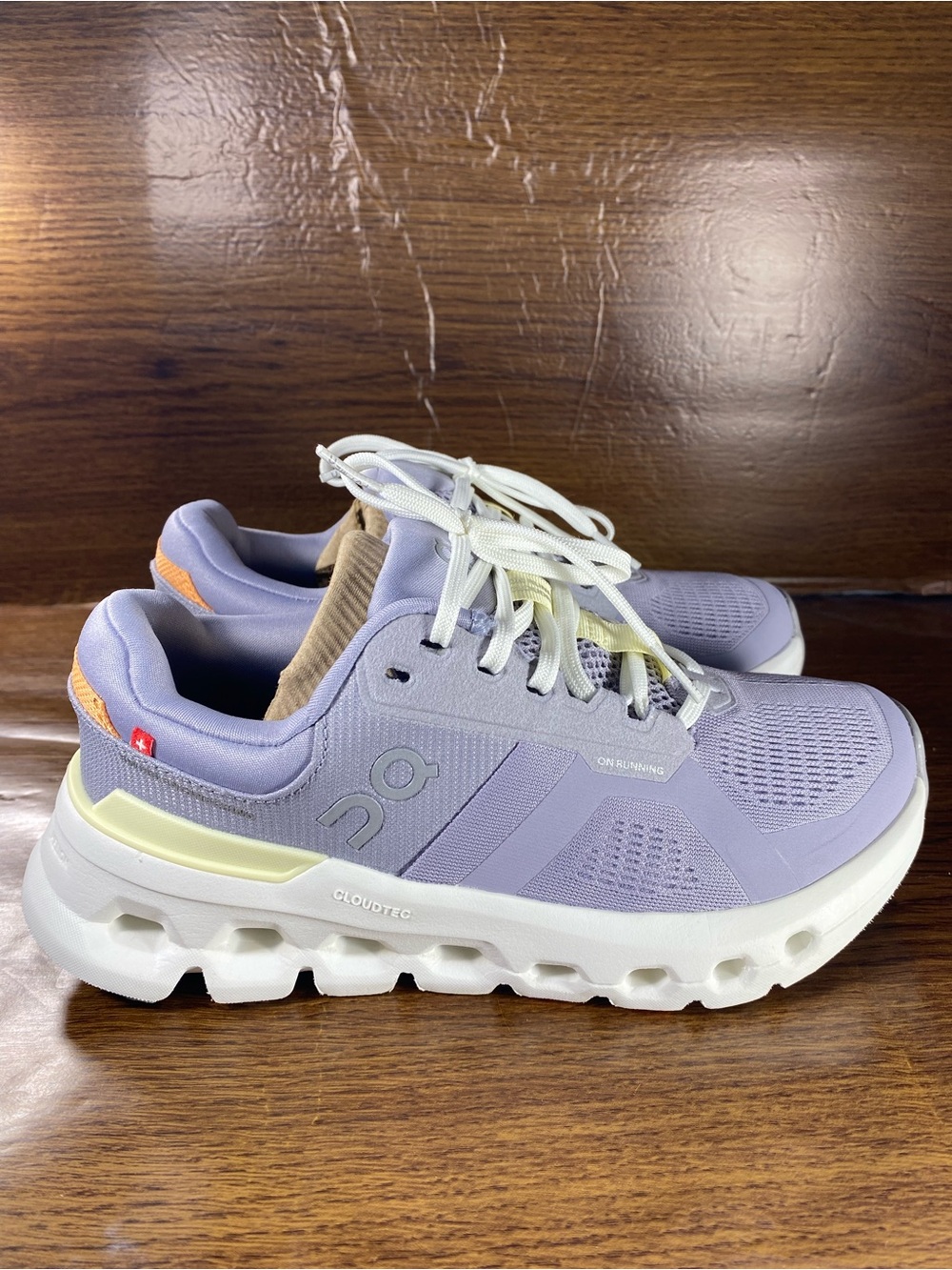 On Cloud Cloud runner women’s shoe size 6